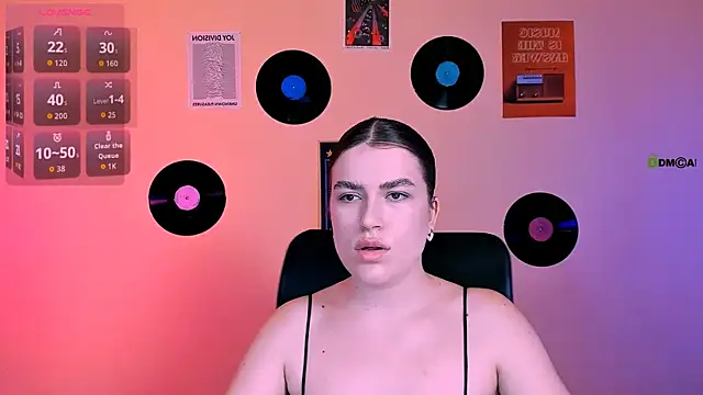 Snapshot of emma_dark__ chatting on 06/25/26, 01:48 emma dark online show from 06/25/26, 01:48