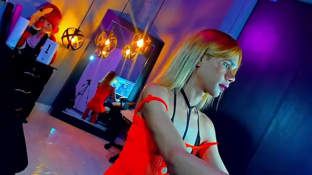 Snapshot of love_amor_ chatting on 12/12/24, 06:47 love amor  online show from 12/12/24, 06:47