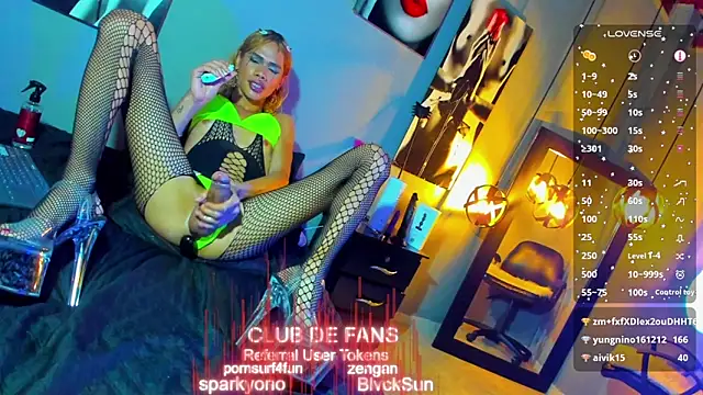 Snapshot of love_amor_ chatting on 01/28/25, 05:22 love amor  online show from 01/28/25, 05:22