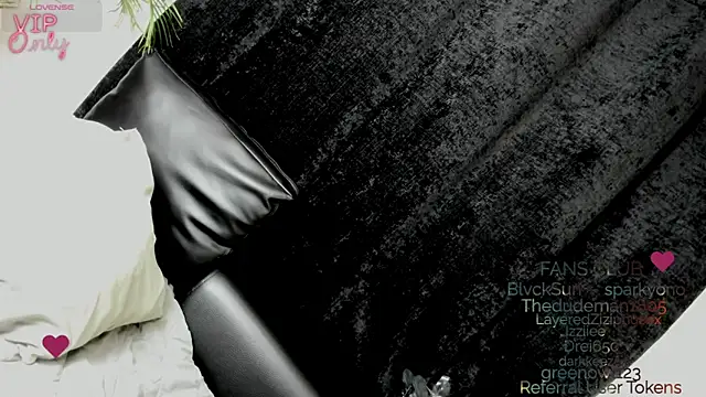 Snapshot of love_amor_ chatting on 03/10/26, 12:15 love amor online show from 03/10/26, 12:15