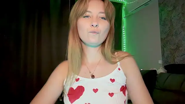 Snapshot of Luna_Kissss chatting on 07/16/26, 07:31 Luna Kissss online show from 07/16/26, 07:31