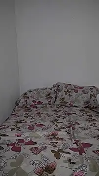 Snapshot of Female_puppy_in_heat chatting on 07/31/26, 05:18 Female puppy in heat online show from 07/31/26, 05:18
