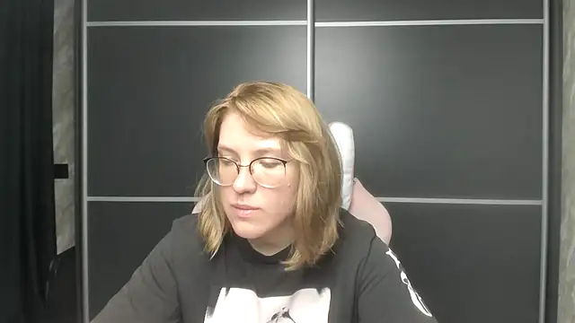 Reginasmilee online show from 02/11/25, 07:02