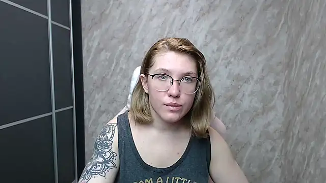 Reginasmilee online show from 02/14/25, 11:42
