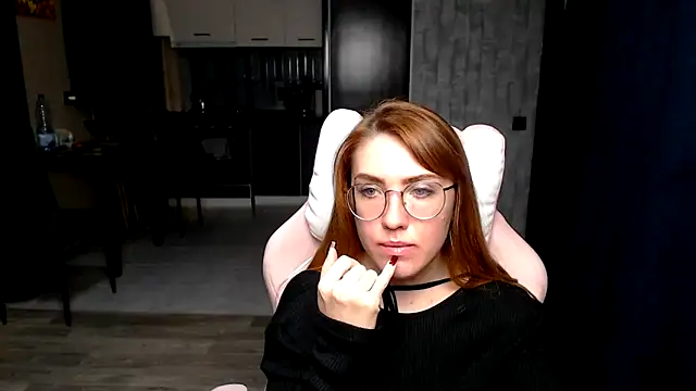 Reginasmilee online show from 11/17/25, 01:17