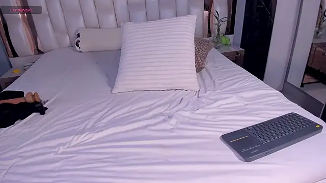 Snapshot of SarahPreston chatting on 01/08/25, 10:16 SarahPreston online show from 01/08/25, 10:16