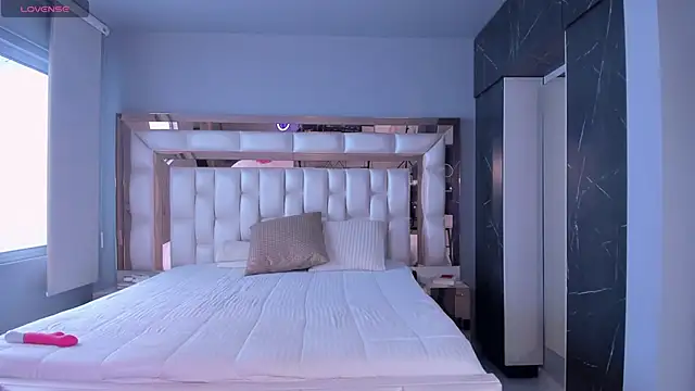 Snapshot of SarahPreston chatting on 03/12/25, 06:33 SarahPreston online show from 03/12/25, 06:33