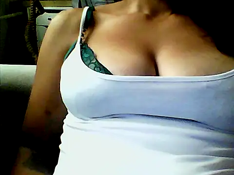 Snapshot of lucieee888 chatting on 07/08/26, 10:31 lucieee888 online show from 07/08/26, 10:31