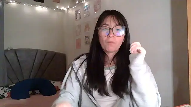 Zui Luh online show from 07/16/26, 02:39