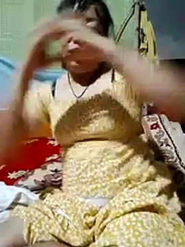 Snapshot of Moon_squirtt chatting on 08/01/26, 02:49 Moon squirtt online show from 08/01/26, 02:49