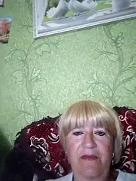 Snapshot of EmmaSwan555 chatting on 07/06/26, 11:18 EmmaSwan555 online show from 07/06/26, 11:18