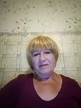 Snapshot of EmmaSwan555 chatting on 07/06/26, 10:45 EmmaSwan555 online show from 07/06/26, 10:45