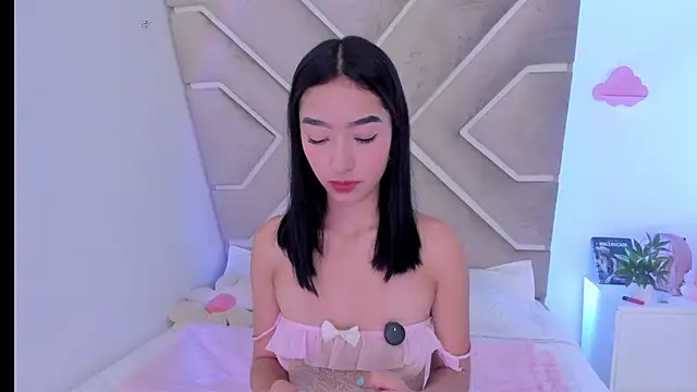 Snapshot of annelisee_ chatting on 06/26/26, 11:09 annelisee online show from 06/26/26, 11:09