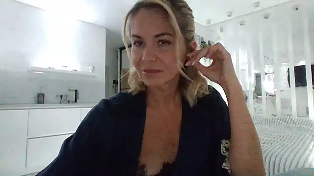 Snapshot of Lorinamo chatting on 07/09/26, 08:13 Lorinamo online show from 07/09/26, 08:13