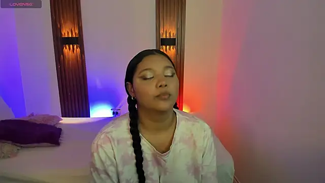 IslaPearl online show from 06/28/26, 04:57