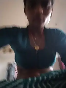 Snapshot of Ishani_sharmaa chatting on 07/19/26, 03:43 Ishani sharmaa online show from 07/19/26, 03:43