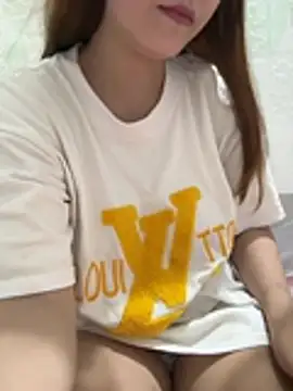 Snapshot of nhungbaby12 chatting on 07/04/26, 08:59 nhungbaby12 online show from 07/04/26, 08:59