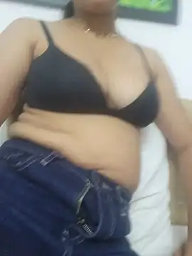 Snapshot of sanvi0 chatting on 07/08/26, 03:05 sanvi0 online show from 07/08/26, 03:05