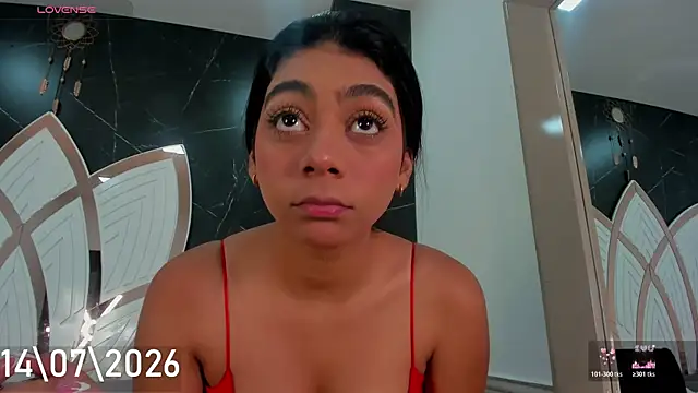 Snapshot of Veronica_M0ntiel chatting on 07/14/26, 12:33 Veronica M0ntiel online show from 07/14/26, 12:33