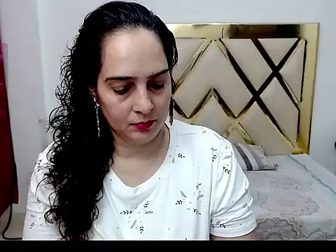 Snapshot of rebecamontero chatting on 07/06/26, 04:42 rebecamontero online show from 07/06/26, 04:42