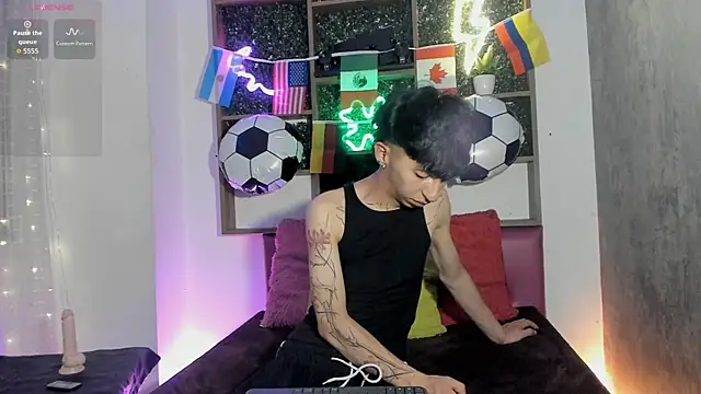 Snapshot of Dominik_lux chatting on 07/07/26, 06:47 Dominik lux online show from 07/07/26, 06:47