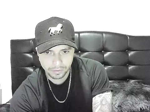 Snapshot of wolfgolden1 chatting on 07/06/26, 12:18 wolfgolden1 online show from 07/06/26, 12:18
