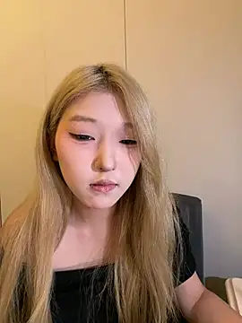 liyiyi- online show from 07/06/26, 10:56