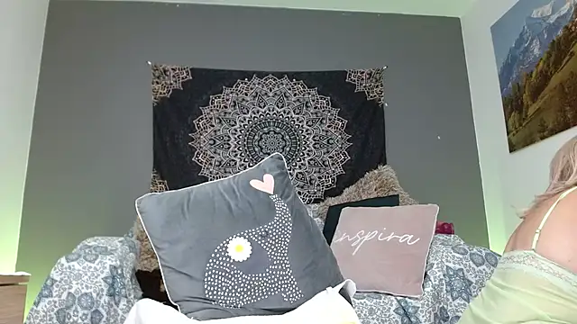 katiasupreme1 online show from 10/29/25, 04:53