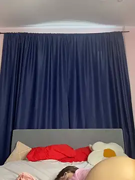 Snapshot of Riley_flower_ chatting on 07/18/26, 07:01 Riley flower online show from 07/18/26, 07:01