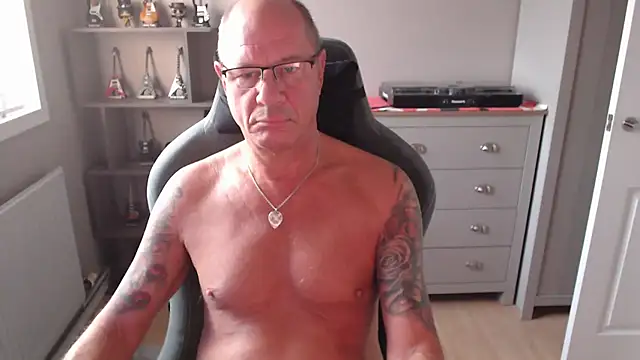 Snapshot of kellysomerset chatting on 07/15/26, 04:51 kellysomerset online show from 07/15/26, 04:51