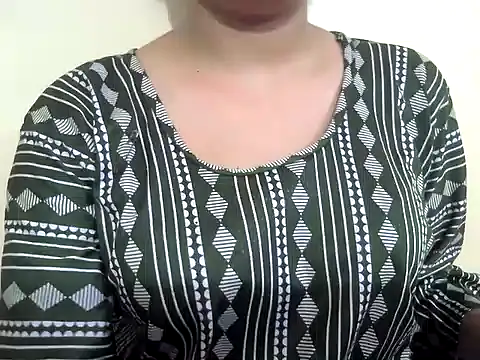 Snapshot of diya_jani chatting on 07/22/26, 10:40 diya jani online show from 07/22/26, 10:40