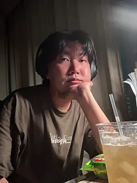 Snapshot of karuhikaru chatting on 08/03/26, 11:48 karuhikaru online show from 08/03/26, 11:48