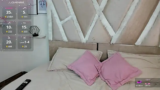 Snapshot of holly_rosee chatting on 07/14/26, 05:01 holly rosee online show from 07/14/26, 05:01