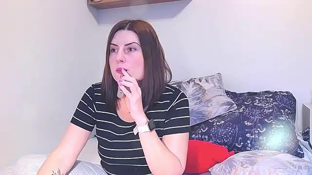 Snapshot of alisenties chatting on 02/28/25, 03:15 alisenties online show from 02/28/25, 03:15