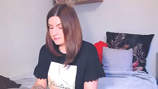 Snapshot of alisenties chatting on 03/11/25, 04:18 alisenties online show from 03/11/25, 04:18