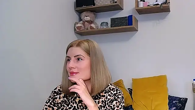 Snapshot of alisenties chatting on 09/17/25, 02:08 alisenties online show from 09/17/25, 02:08