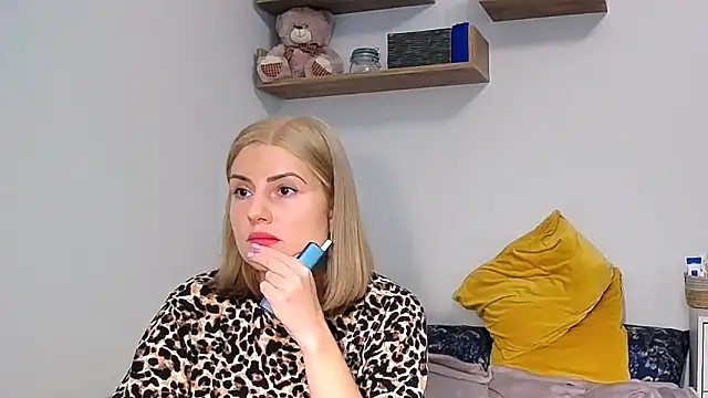 Snapshot of alisenties chatting on 09/19/25, 03:02 alisenties online show from 09/19/25, 03:02