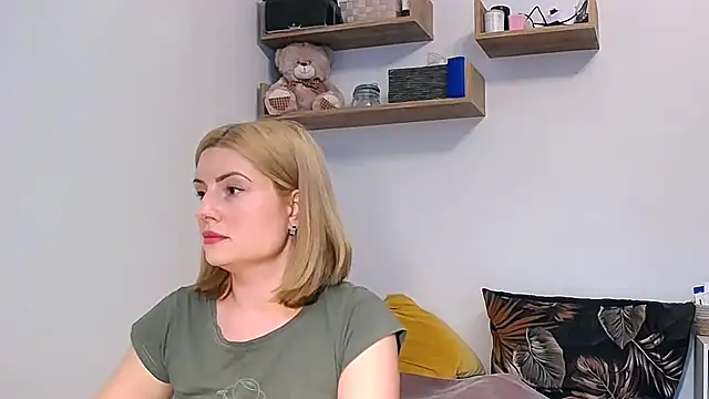 Snapshot of alisenties chatting on 10/01/25, 02:23 alisenties online show from 10/01/25, 02:23