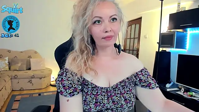 WhitneyLynn online show from 09/10/25, 09:48