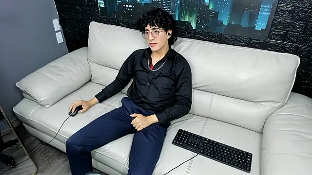 Snapshot of ElliotNoir chatting on 07/15/26, 06:35 ElliotNoir online show from 07/15/26, 06:35