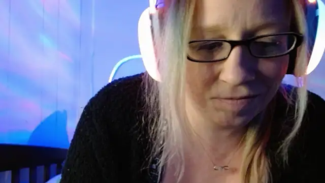 Snapshot of XxMs_StarzxX chatting on 01/16/25, 04:07 XxMs StarzxX online show from 01/16/25, 04:07