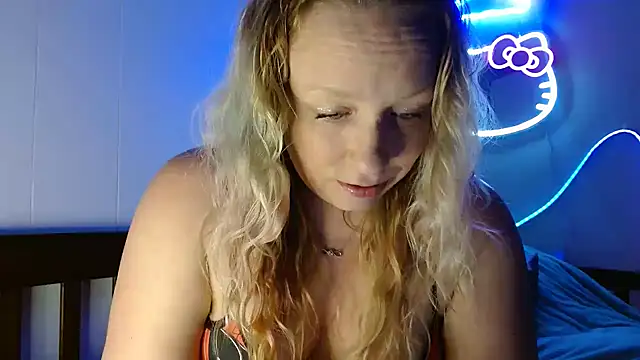 Snapshot of XxMs_StarzxX chatting on 03/07/25, 02:46 XxMs StarzxX online show from 03/07/25, 02:46