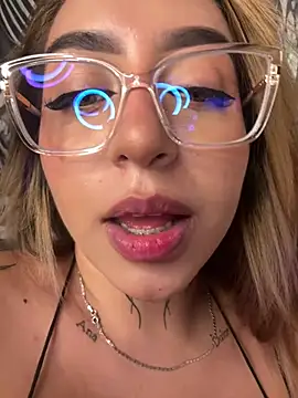 Snapshot of Velvet1_ chatting on 07/17/26, 10:47 Velvet1 online show from 07/17/26, 10:47
