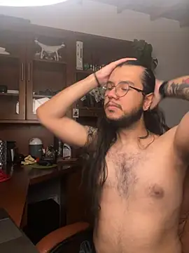 Snapshot of NurNikolao chatting on 07/17/26, 05:14 NurNikolao online show from 07/17/26, 05:14