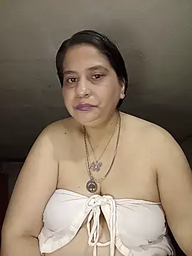 Snapshot of Cynthia186 chatting on 08/01/26, 10:25 Cynthia186 online show from 08/01/26, 10:25