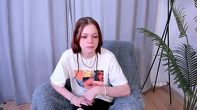 YaelHoughtling online show from 07/22/26, 10:40
