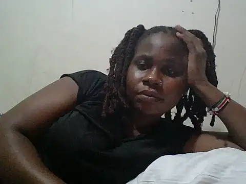 Snapshot of yummyychocolate_ chatting on 07/22/26, 04:21 yummyychocolate online show from 07/22/26, 04:21
