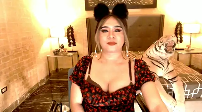 Snapshot of BigCumHuntersxx chatting on 02/05/25, 11:02 BigCumHuntersxx online show from 02/05/25, 11:02