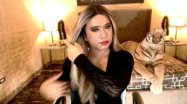 Snapshot of BigCumHuntersxx chatting on 02/12/25, 01:52 BigCumHuntersxx online show from 02/12/25, 01:52