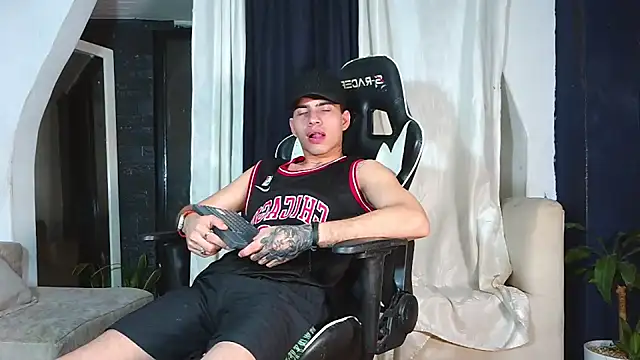 Dereek hott online show from 07/23/26, 07:50